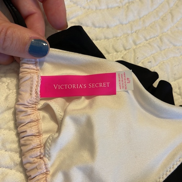 Gorgeous Victorias Secret bikini - Picture 5 of 6